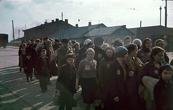 Еврейская колонна Минского гетто. Они еще живы...