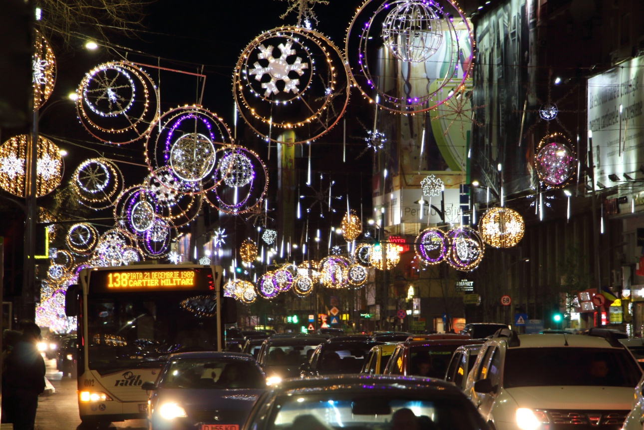 13_2_Рождественская_иллюминация_на_улицах_Бухареста.jpg 13_2_Рождественская_иллюминация_на_улицах_Бухареста.jpg