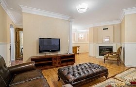 Сдается четырехкомнатная квартира, Минск, Гвардейская ул., 8 за 1700 у.е.