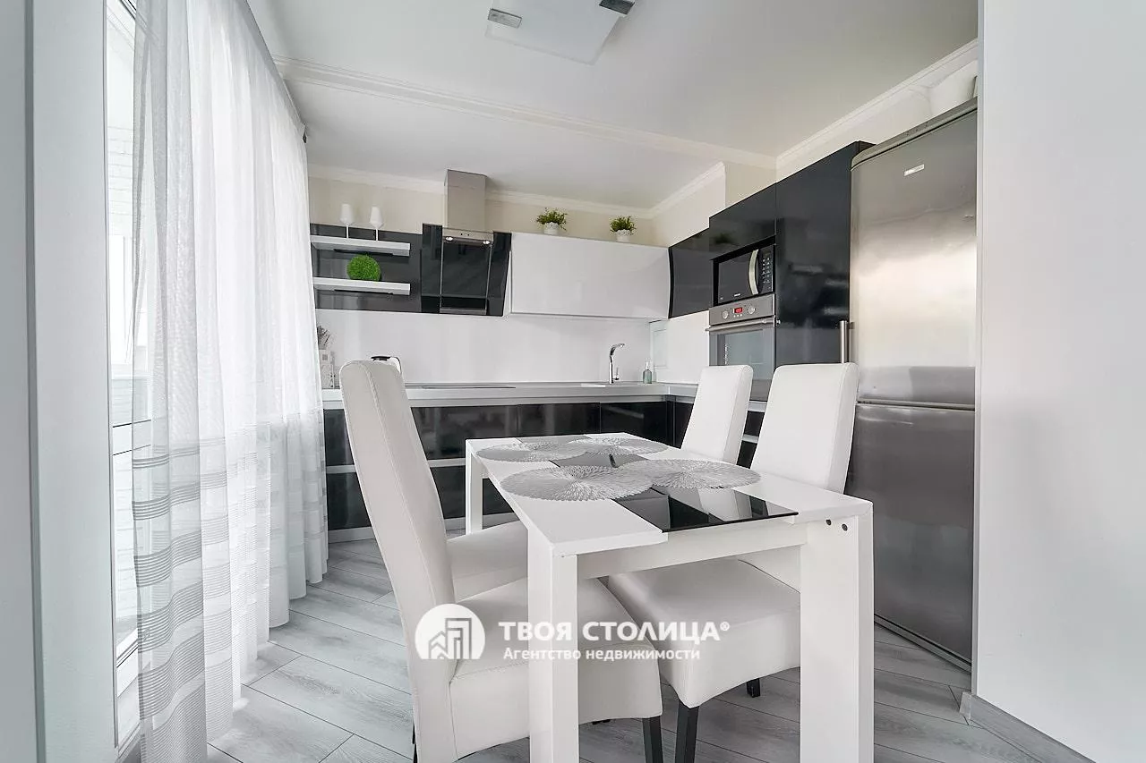  трехкомнатной квартиры