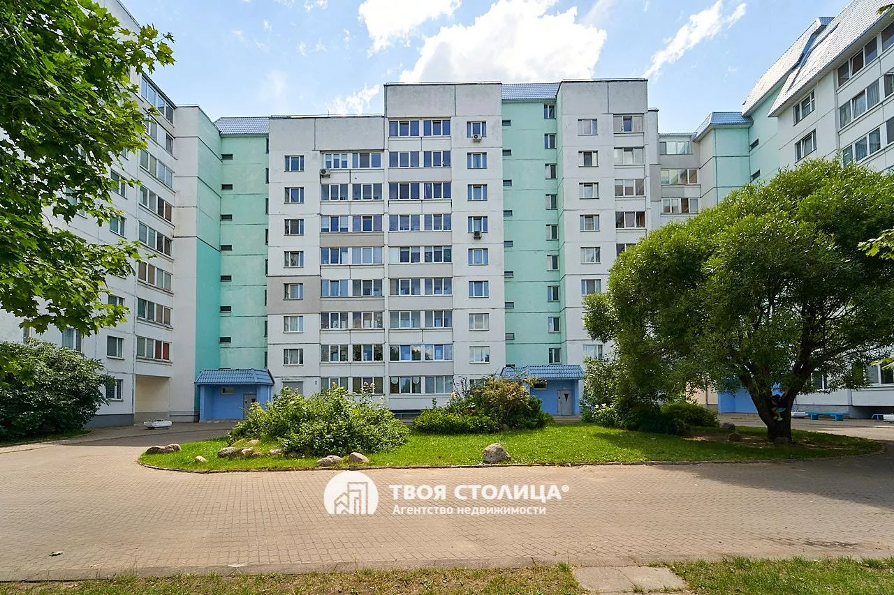  трехкомнатной квартиры