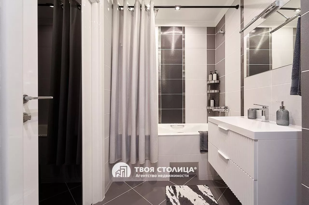  трехкомнатной квартиры