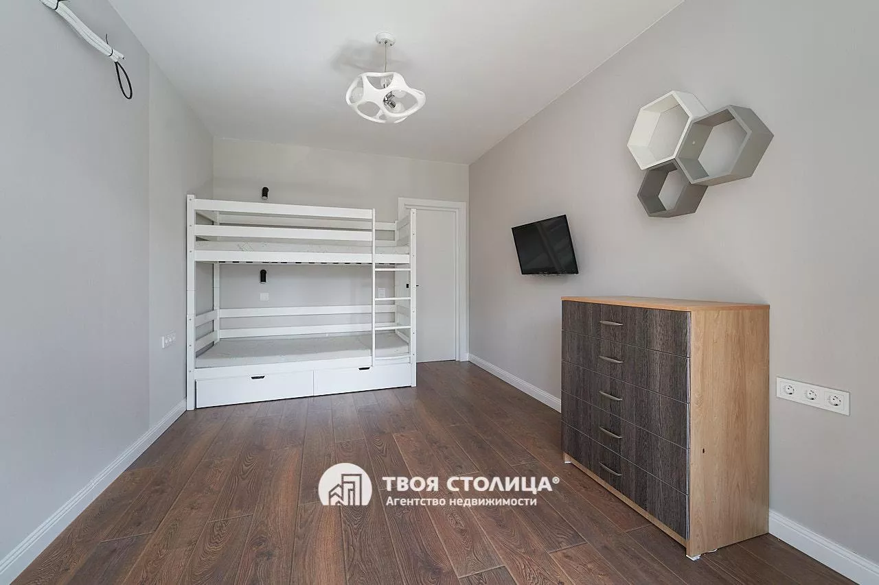  трехкомнатной квартиры
