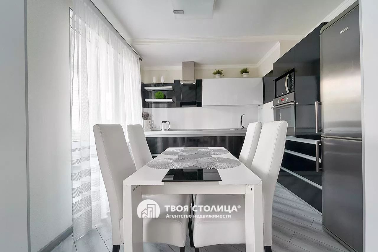  трехкомнатной квартиры